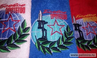 Полотенца различных цветов с вышивкой логотипа